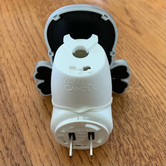 nwt spooky cute skull halloween yankee candle wall scentplug fragrance diffuser - Picture 2 of 3